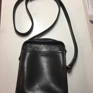 Vintage leather crossbody Coach bag. Black/brass.